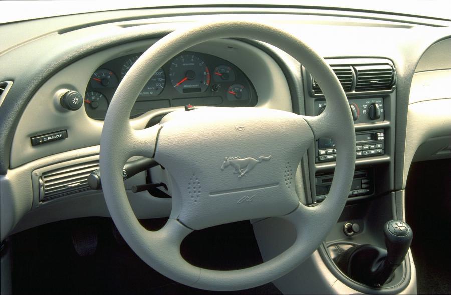  Ford Mustang 1999 года  (фото 35 из 60)